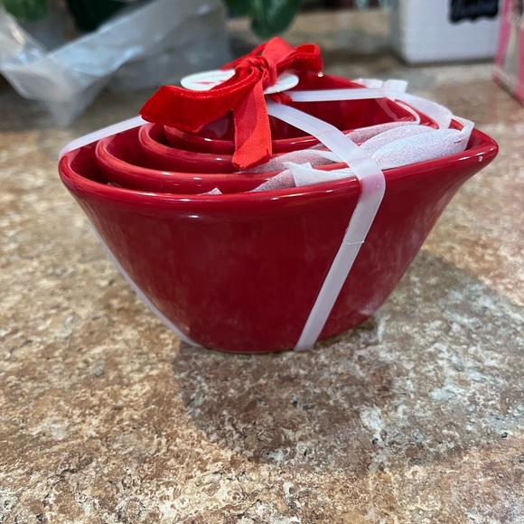 Rae Dunn Red Heart XO measuring cups - Picture 2 of 2